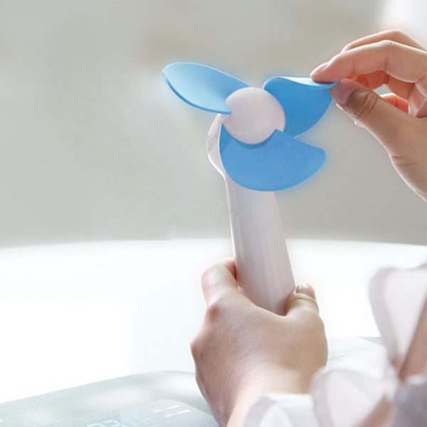 Handheld mini fan