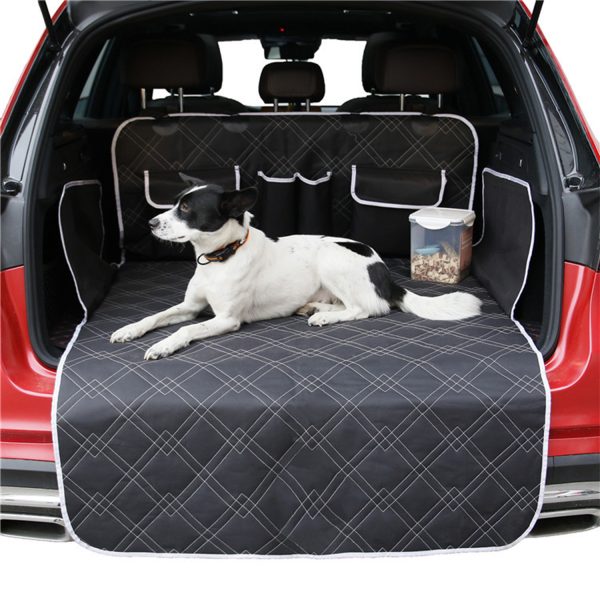 Anti-dirt trunk mat with storage pockets