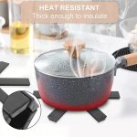 Heat-insulating and heat-resistant foldable table mat