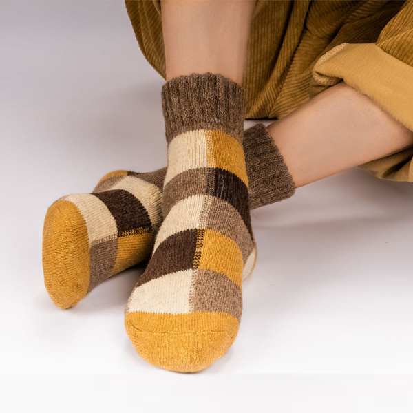Autumn and winter mid-tube wool socks