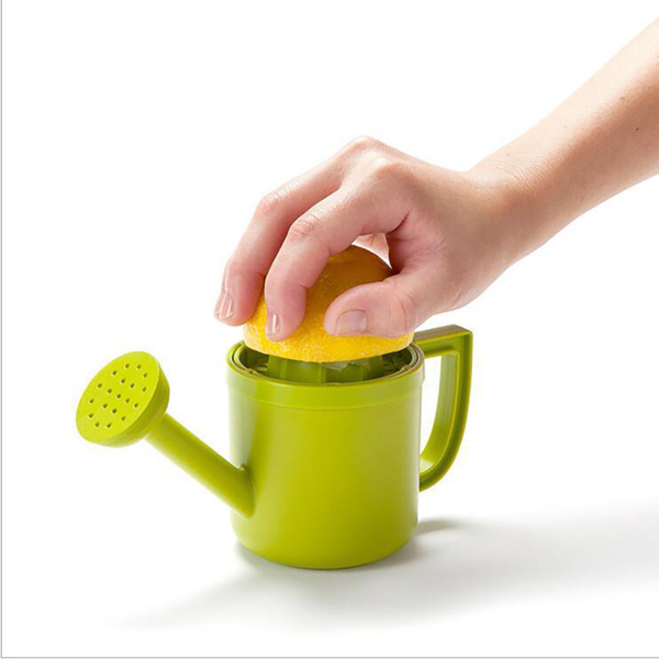 2-in-1 Watering Can-Shaped Manual Juicer
