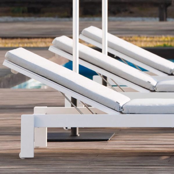 Foldable Beach Lounger – Portable Outdoor Seat
