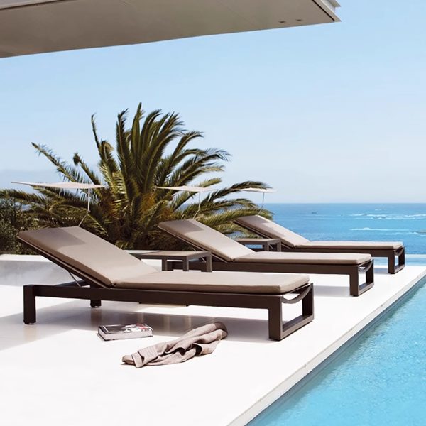 Foldable Beach Lounger – Portable Outdoor Seat